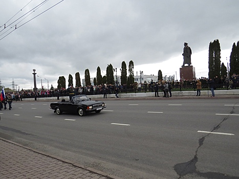 У Триумфальной арки в Курске прошел Парад Победы