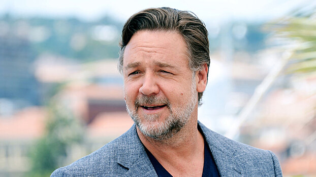 Рассел Кроу выступил на Glastonbury с каверами на Dire Straits и Джонни Кэша