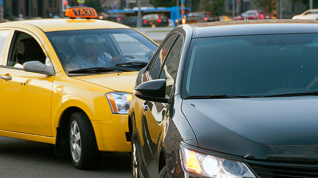 Водители такси устроили массовую драку в Москве