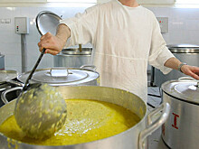 В Самаре школьников кормили супом с пауками