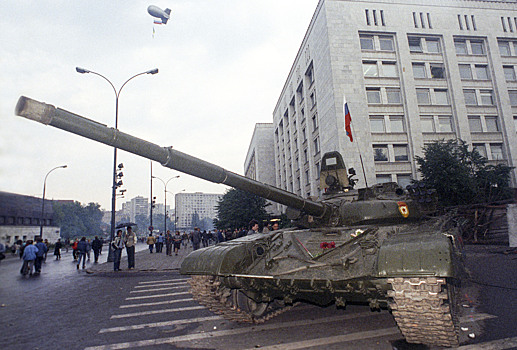 Москвичка вспомнила о танках в ее районе в начале 90-х