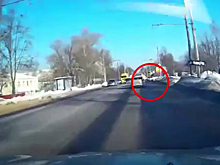 Пешеход сделал сальто через сбившую его машину: видео