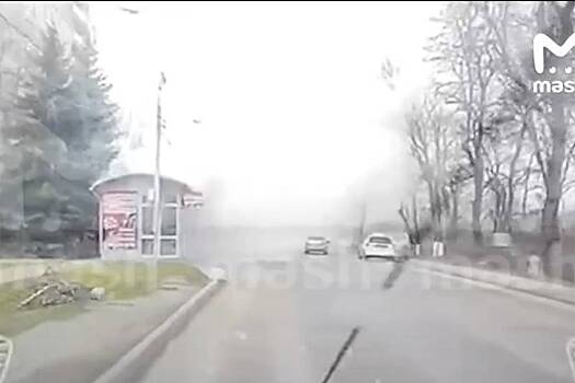 Взрыв ларька с пиротехникой в российском городе попал на видео