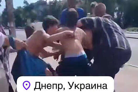 В Днепре подростки отбили мужчину у сотрудников военкомата