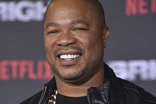 Рэпер Xzibit на концерте в Москве притворился, что залпом выпил бутылку водки
