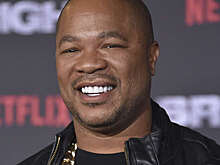Рэпер Xzibit на концерте в Москве притворился, что залпом выпил бутылку водки