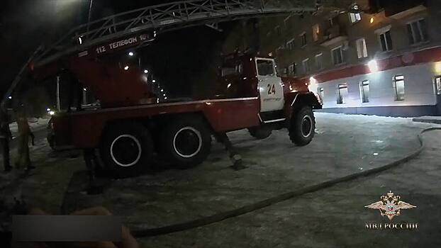 Владимир Колокольцев наградил полицейских из Оренбургской области за спасение жильцов горящего дома