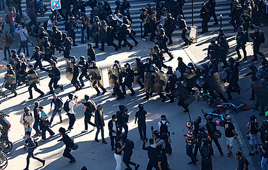 Франция после "Черного четверга": смогут ли договориться власть, профсоюзы и оппозиция?