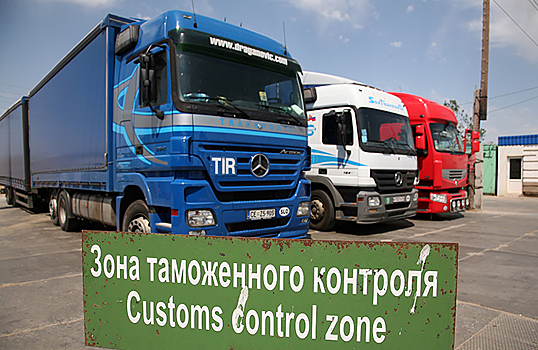 FT: Казахстан усилит систему контроля за реэкспортом товаров в Россию