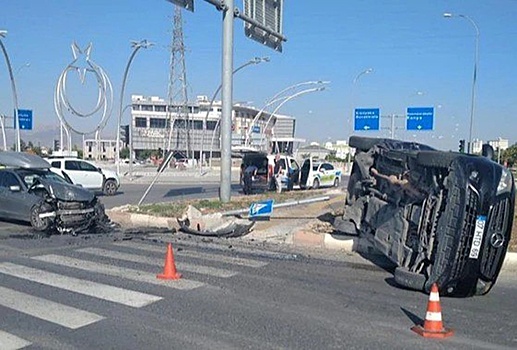 Шесть россиян пострадали в ДТП в Турции, их микроавтобус от удара перевернулся
