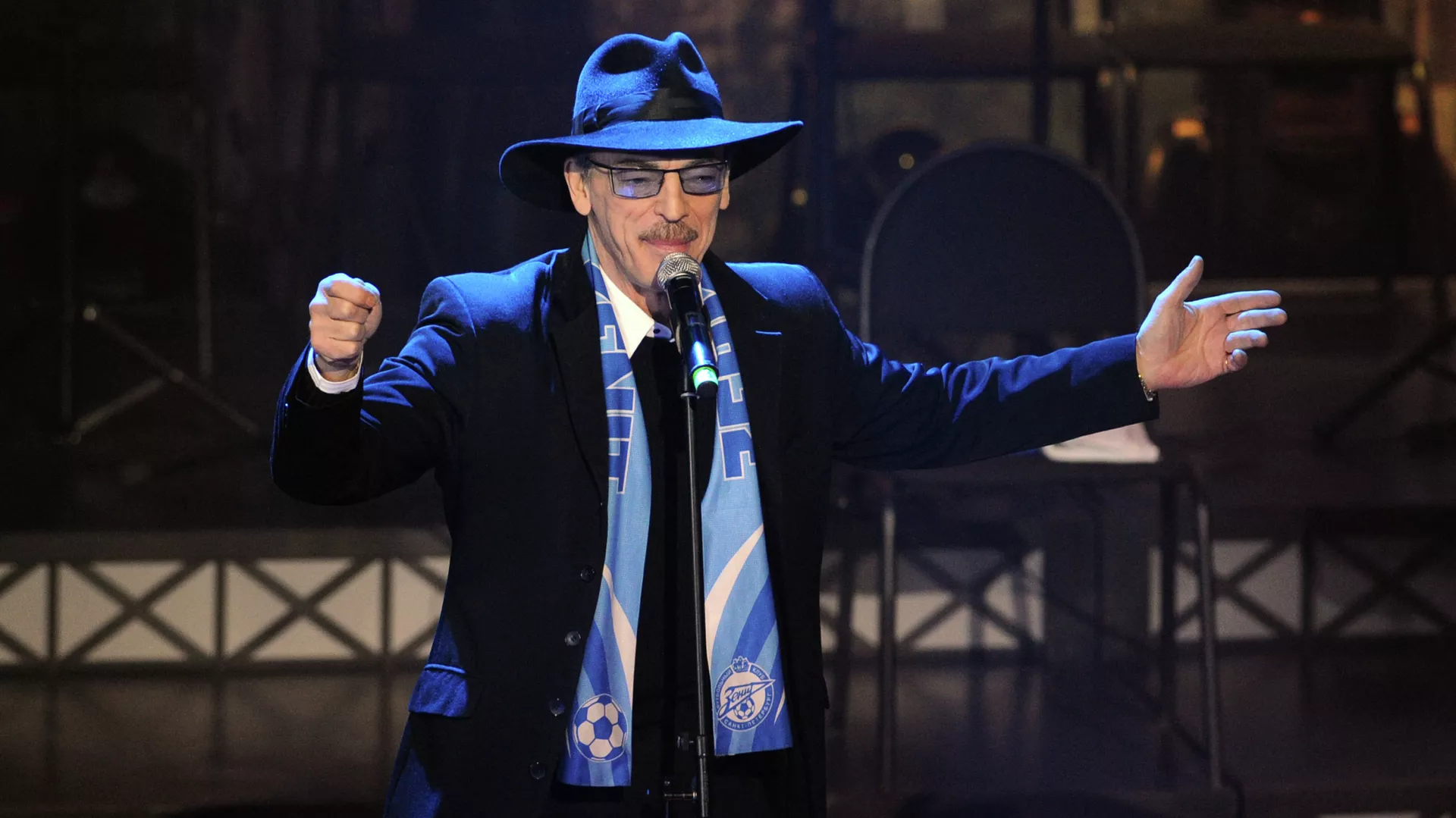 Михаил Боярский госпитализирован после падения на сцене