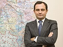 Подмосковные чиновники покрасили забор на субботнике в Реутове