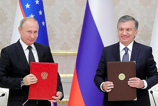 Путин наградил президента Узбекистана за дружбу с Россией
