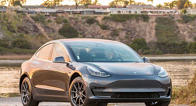 Как Tesla Model 3 показала себя против заряженного Chevrolet Corvette Z51