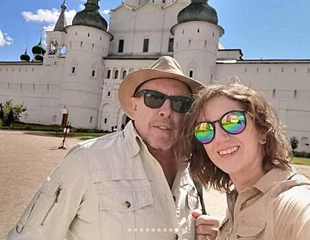 «Наохотил сазанов»: Андрей Макаревич отдохнул с молодой женой на озере