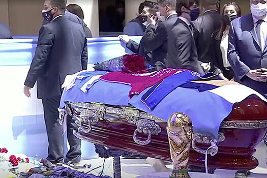 Сын Марадоны трогательно попрощался с отцом