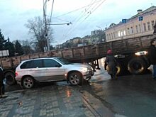 В Орле КАМАЗ перекрыл проезд на Московской