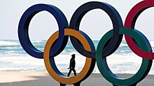Российских олимпийцев встретили в аэропорту Сеула с флагом и гимном России