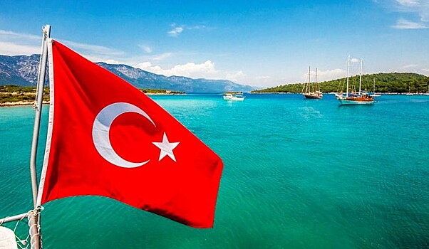 Эксперт: вакцинированным туристам безопасно отдыхать в Турции