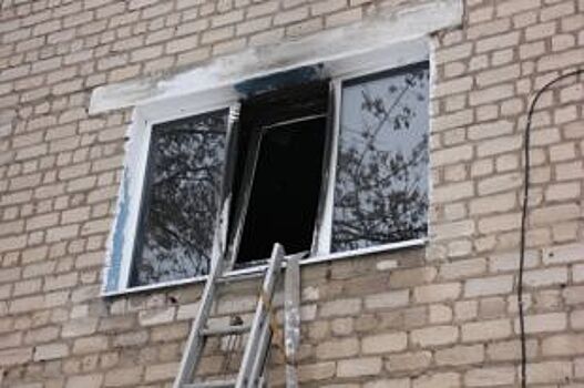 10 жильцов эвакуировали спасатели из горящей многожэтажки в Курске
