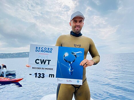 Фридайвер Алексей Молчанов установил новый мировой рекорд. Он погрузился на глубину 133 метра