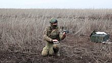 Оператор БПЛА показал, как отрабатывает навыки сброса снаряда на полигоне в ДНР