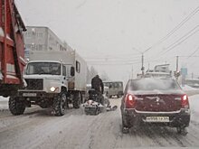 Транспортный коллапс. Саратовцы добираются до работы на снегоходах