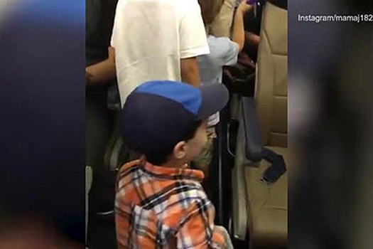 Двухлетний Якубович растрогал пассажиров самолета