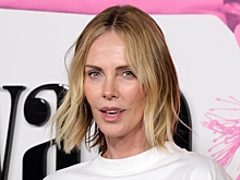 Шарлиз Терон снялась в платье для обложки глянца