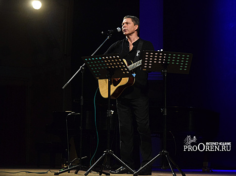 Сергей Маховиков выступил в Оренбурге с поэтической импровизацей