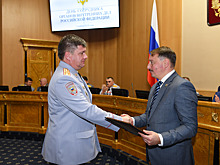 Глава Леноблизбиркома поздравил сотрудников полиции с профессиональным праздником