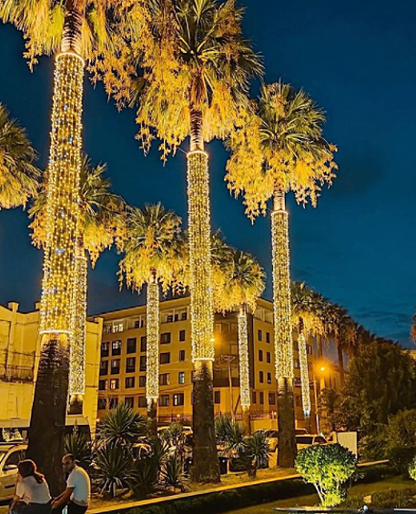 В октябре в Абхазии еще очень тепло. Прогуливаться по вечернему Сухуму приятно, как никогда.