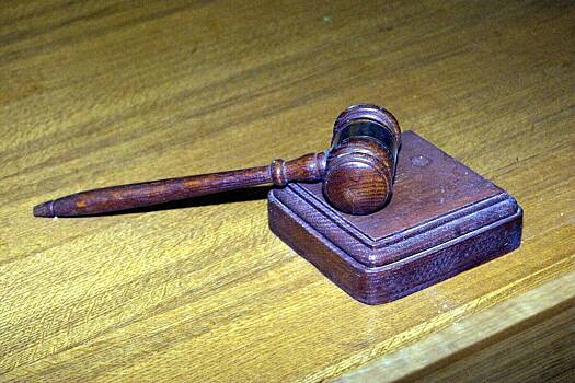 Немолодые мужчины в&nbsp;Минске кормили оленя в&nbsp;зоопарке колой и&nbsp;дергали за&nbsp;рога