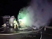 Цементовоз загорелся на трассе в Нижегородской области из-за ДТП