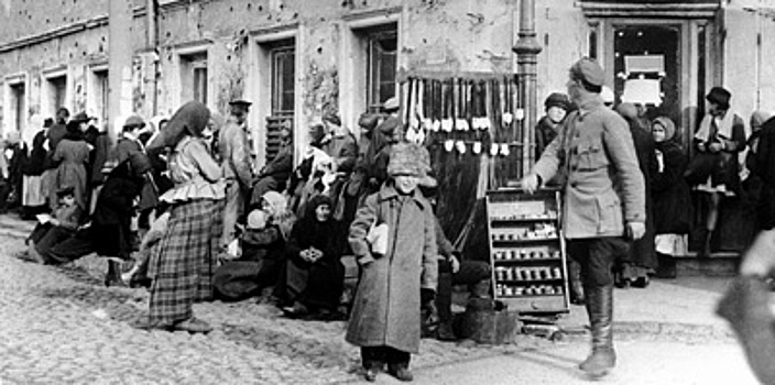 Разрыв всех экономических связей: как Россия пережила блокаду, объявленную 100 лет назад