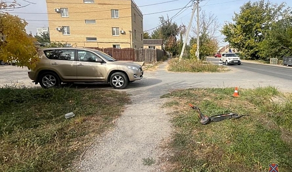 В Волгограде водитель наехал на 9-летнего самокатчика