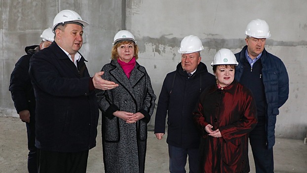 С опережением графика строят новую школу на 1224 места в Вологде