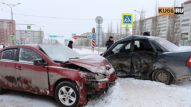 В Каменск-Уральском в результате ДТП пострадали двое молодых людей