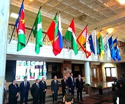 В Администрации Губернатора области открылась галерея калужских флагов
