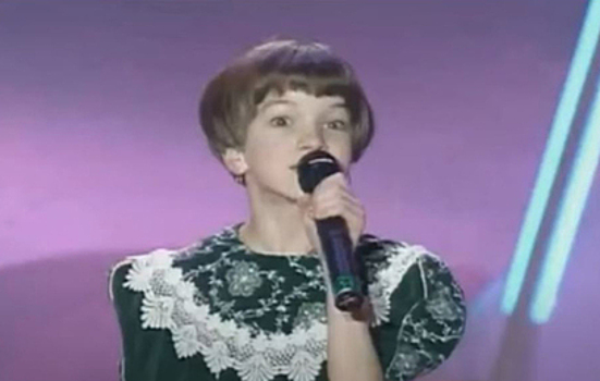 Вот как сейчас выглядит девочка, ведущая шоу "Утренняя звезда"