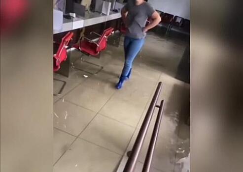 В Райчихинске в МФЦ не могут принять людей из-за затопления здания