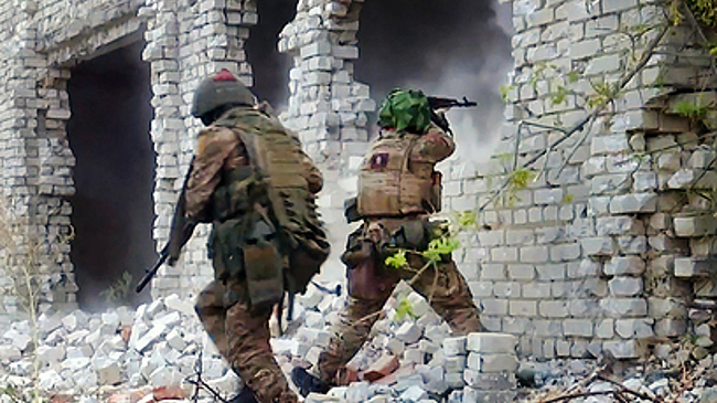 Российские военные выдавливают противника из городских кварталов Красноармейска