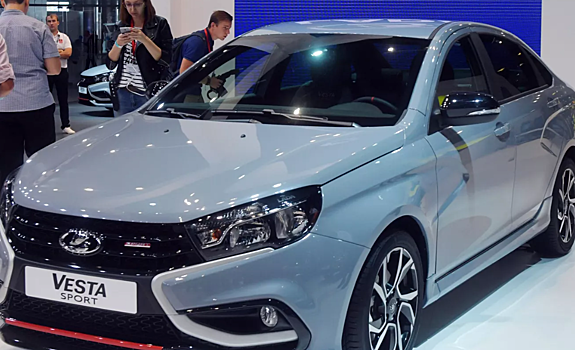 "АвтоВАЗ" может начать выпуск упрощенной версии Lada Vesta