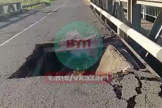 В Татарстане на мосту рухнула целая секция дорожного полотна