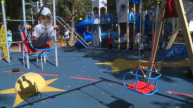 Детская площадка с необычным дизайном появилась в Серпухове