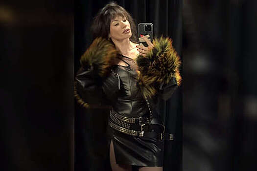 Бизнесвумен Ида Галич вышла на публику в кожаном мини-платье с разрезом