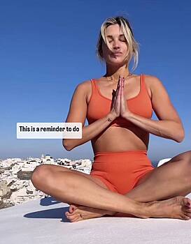 43-летняя экс-участница Pussycat Dolls показала фигуру в откровенной спортивной форме