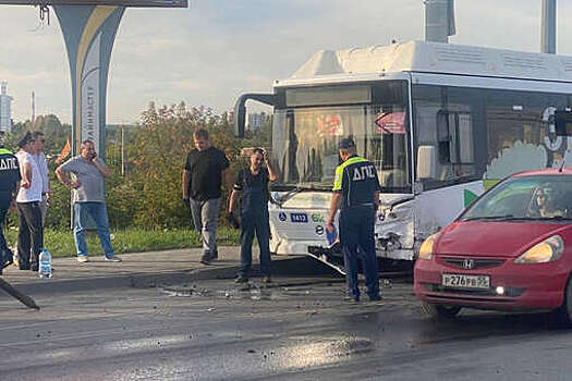 МВД: шесть человек пострадали в ДТП с пассажирским автобусом в Омске