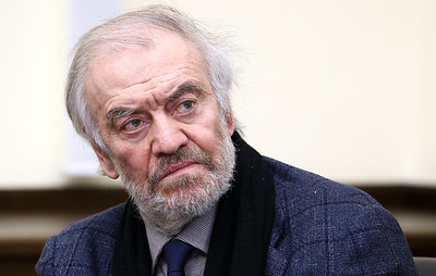 В Петербурге режиссер из Китая поставила спектакль «Стулья»