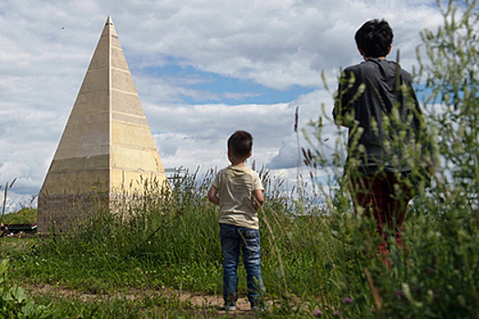 Строительство бетонной пирамиды А.Голода на Новорижском шоссе займет около двух лет